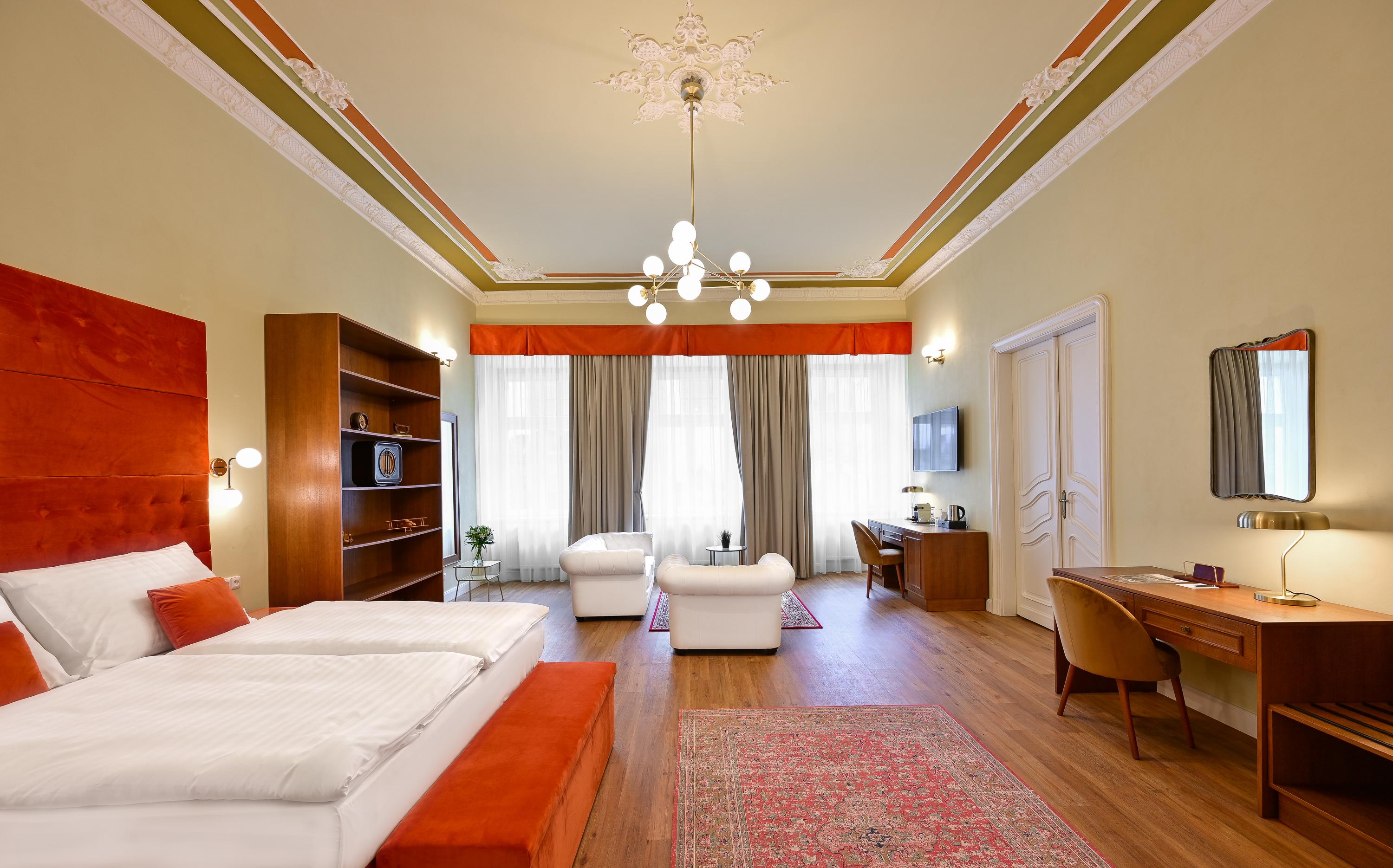 Garden Court Otel