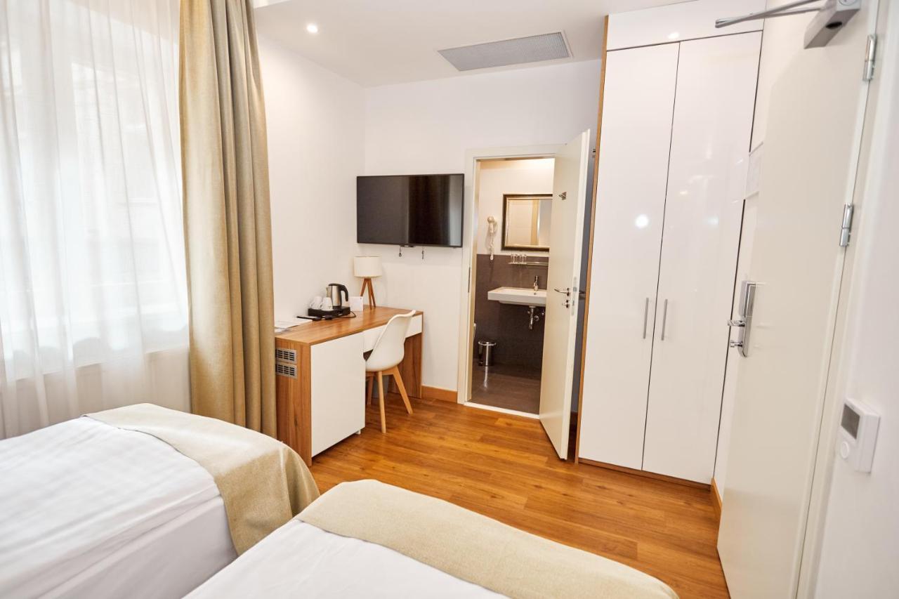 Otel Garden Court 4*