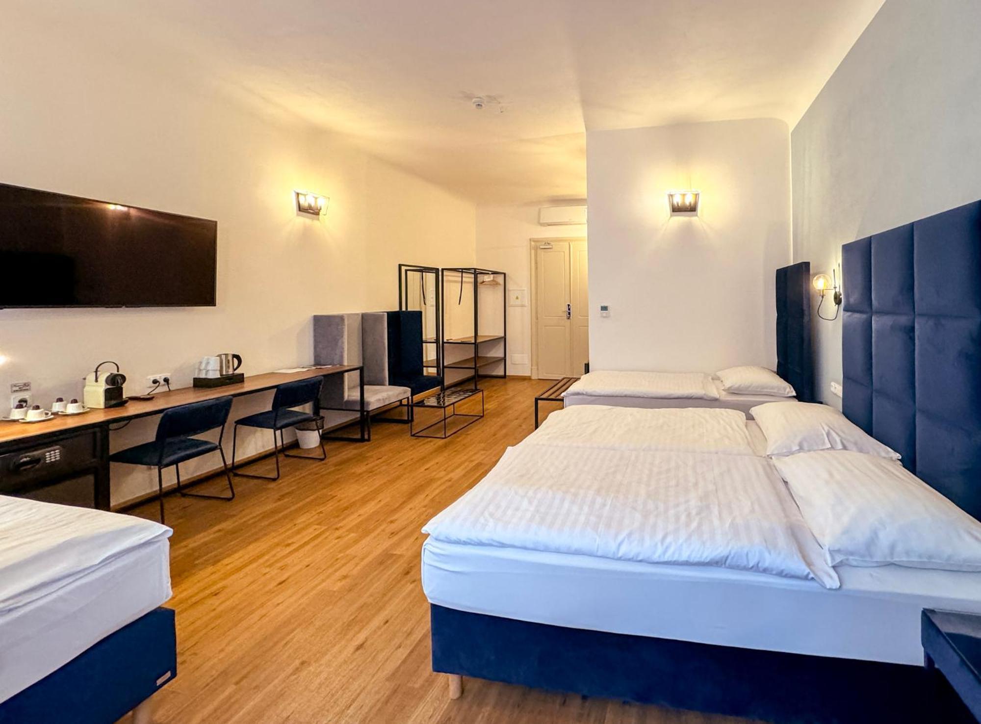 Otel Garden Court 4*