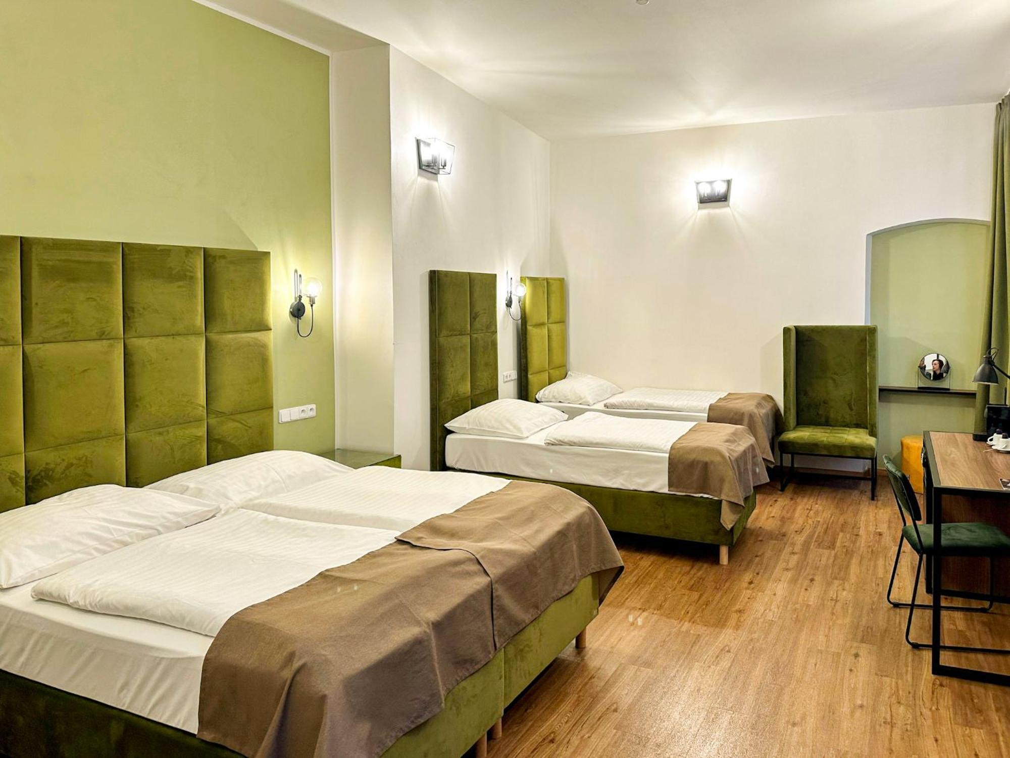 Garden Court Otel 4*